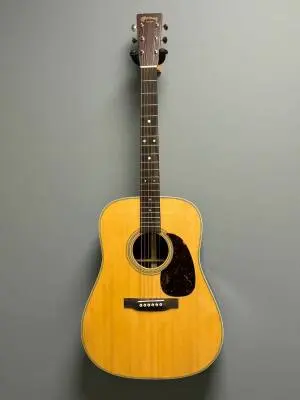 Martin Guitars - D-28